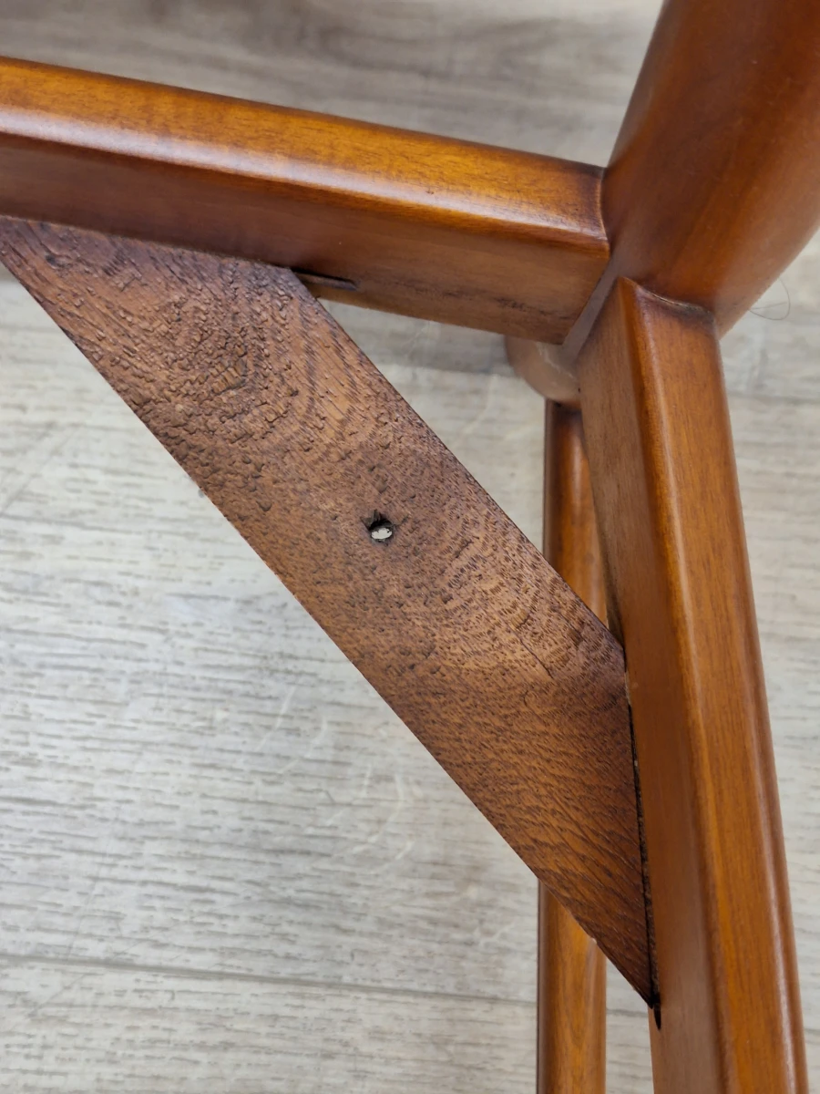 Vintage loungefauteuil in massief hout met blauwgrijze velours bekleding - foto 10