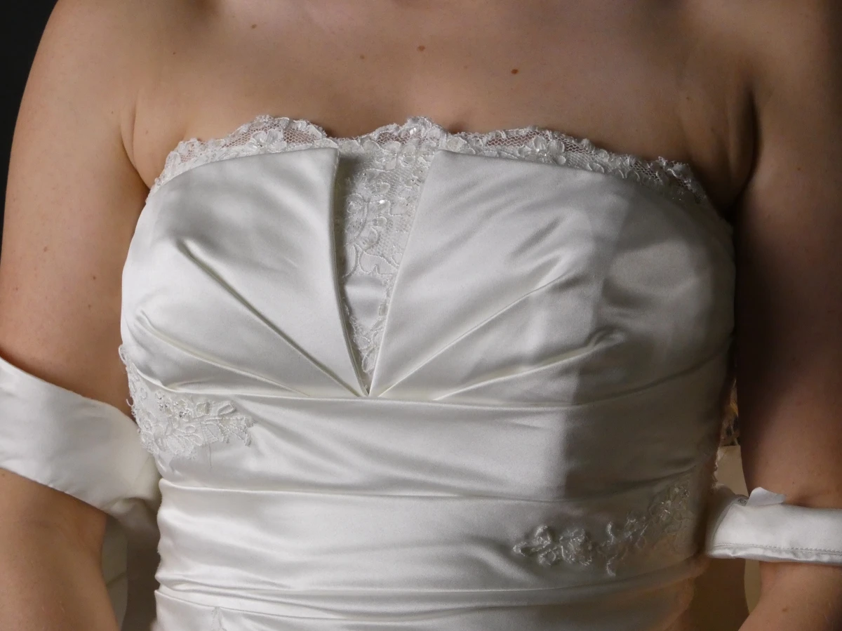 Elegante Miss Kelly bruidsjurk met afneembaar bolero-jasje. - foto 6