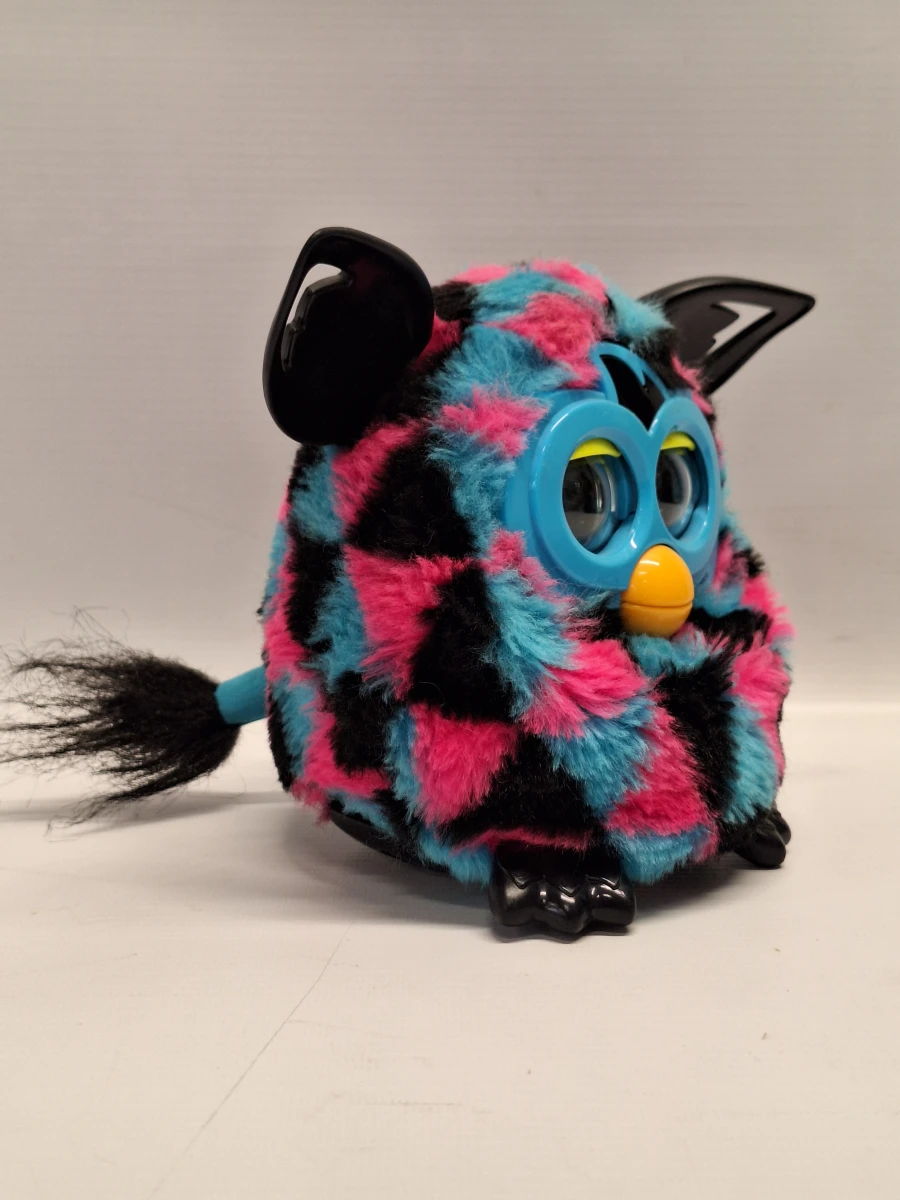 Set van 2 vintage Hasbro Furby Boom interactieve knuffels en 1 VTech Kruip en Leer Babybeer - foto 5