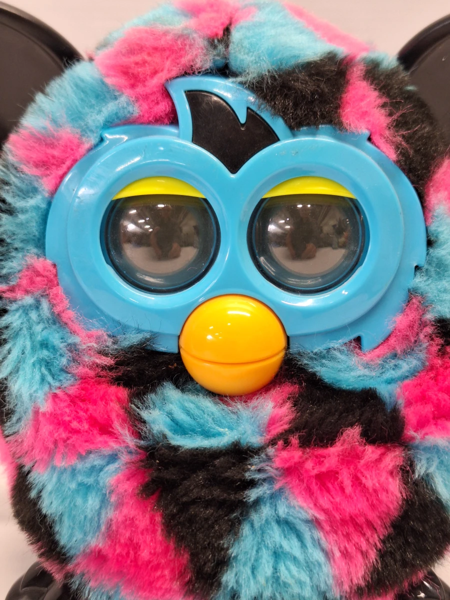 Set van 2 vintage Hasbro Furby Boom interactieve knuffels en 1 VTech Kruip en Leer Babybeer - foto 4