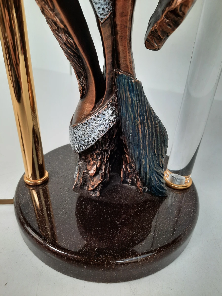Klassieke Romantische Sculptuur Tafellamp – Verliefd Koppel in Bronzelook