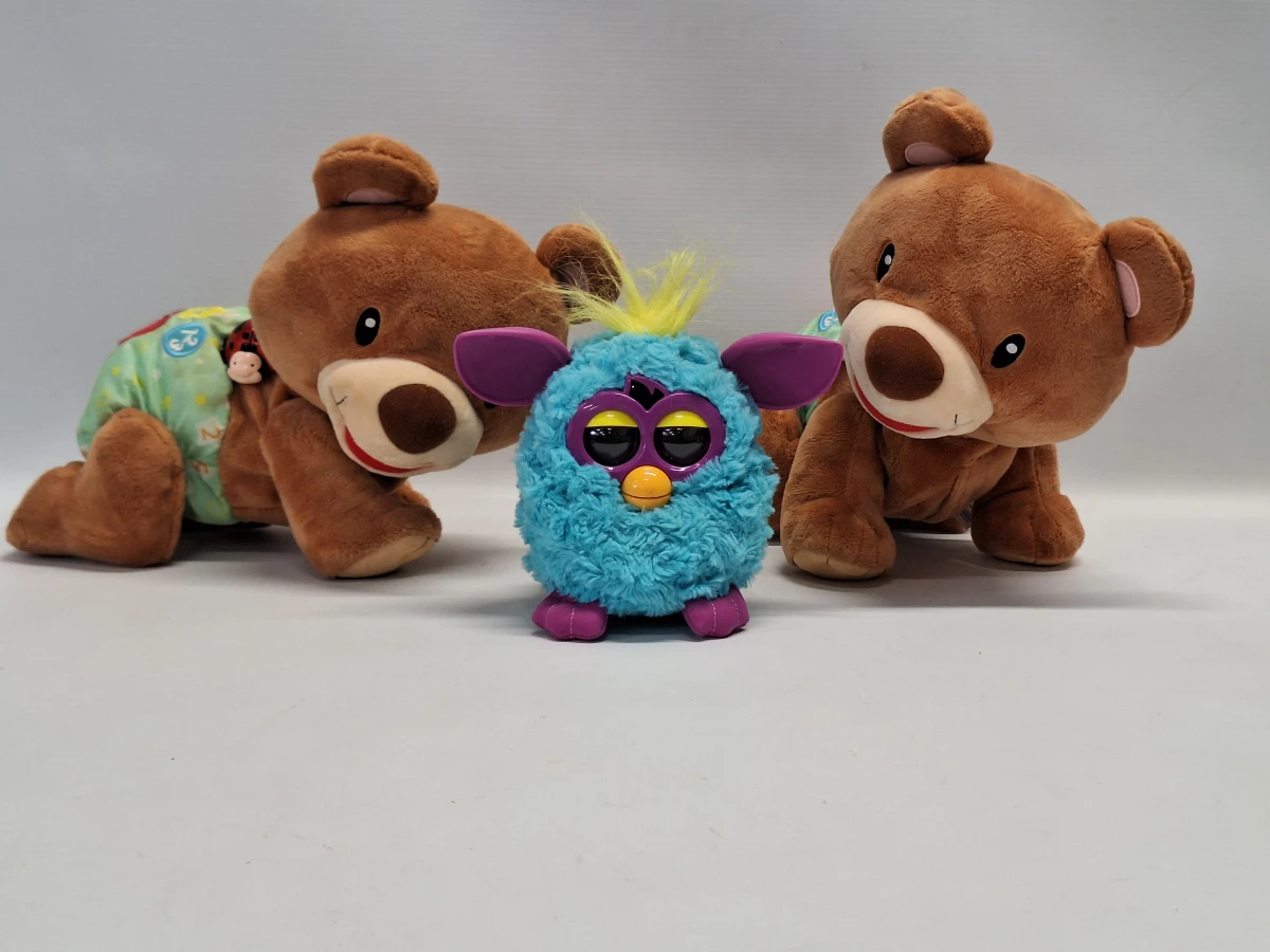 Set van 1 vintage Hasbro Furby Boom interactieve knuffel en 2 VTech Kruip en Leer Babyberen - foto 2