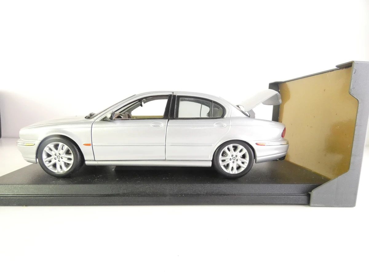 Set van 5 schaalmodellen van Maisto, in schaal 1:18 - foto 6