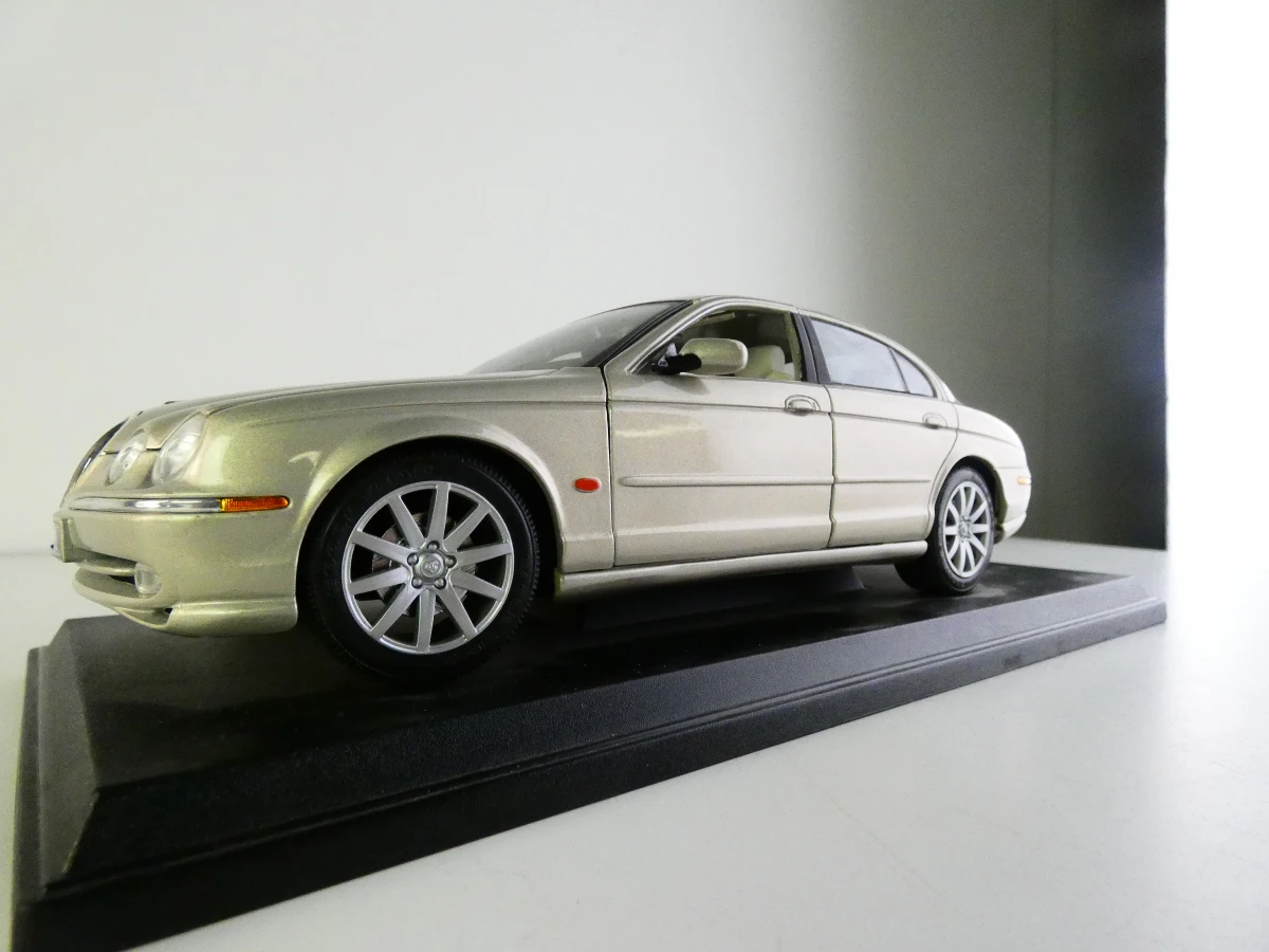 Set van 5 schaalmodellen van Maisto, in schaal 1:18 - foto 17