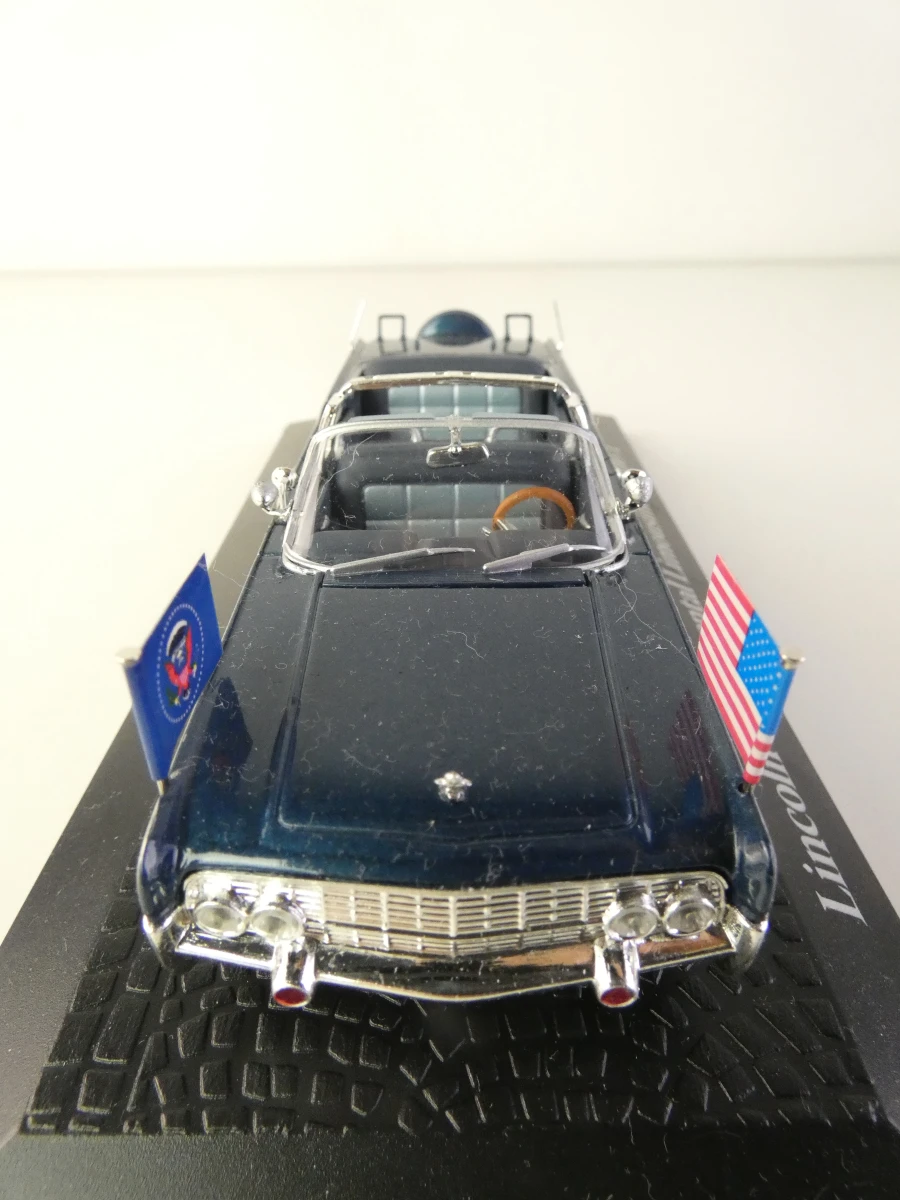 Verzameling schaalmodellen – klassieke auto’s, bussen en Volkswagen-diorama - foto 4