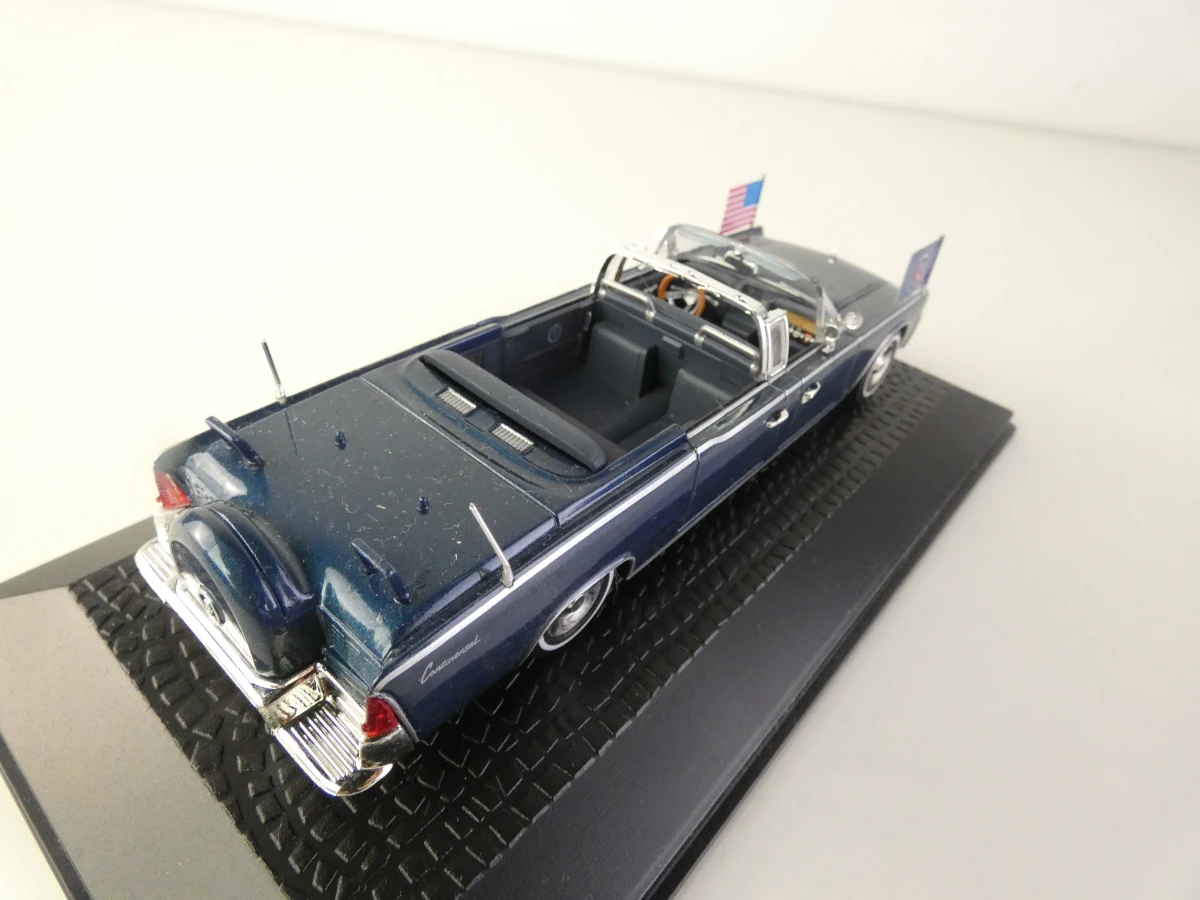 Verzameling schaalmodellen – klassieke auto’s, bussen en Volkswagen-diorama - foto 5