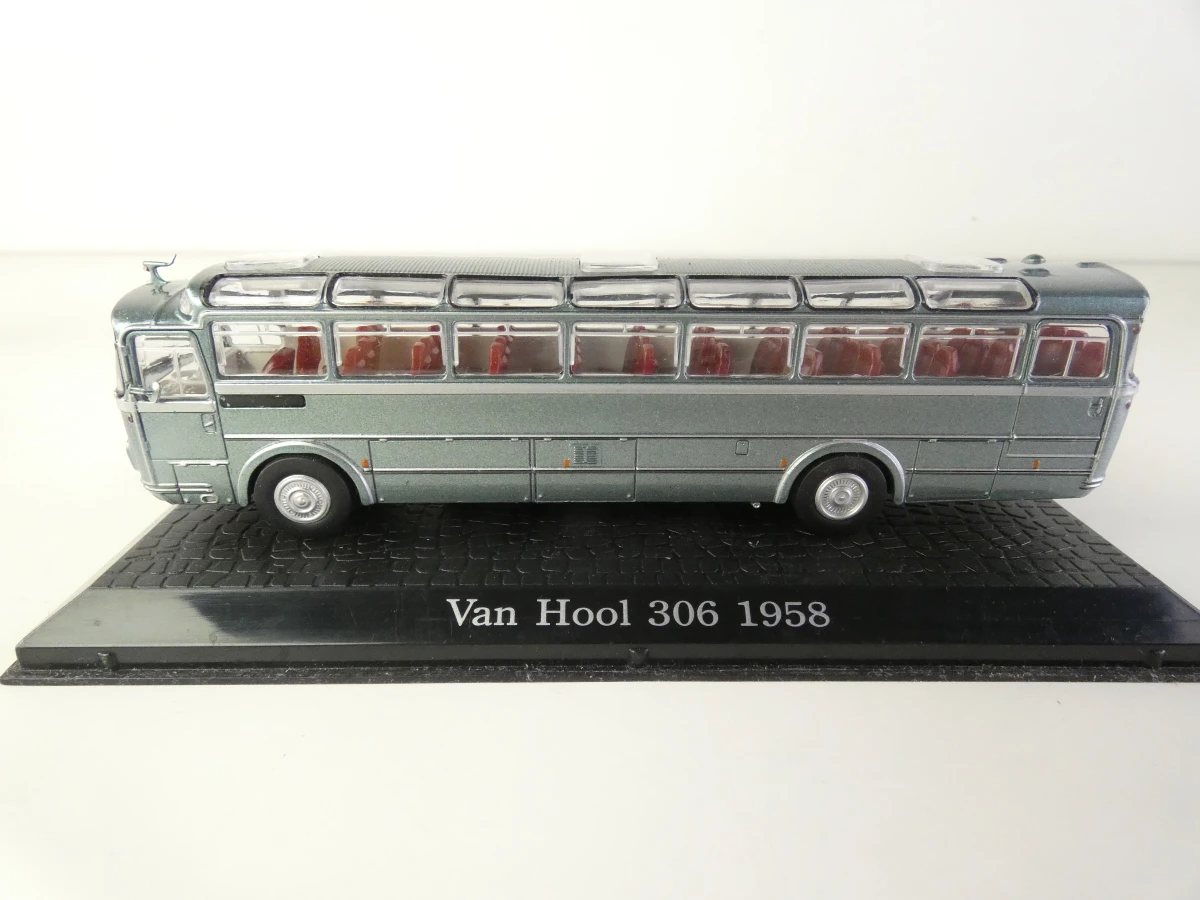 Verzameling schaalmodellen – klassieke auto’s, bussen en Volkswagen-diorama - foto 6