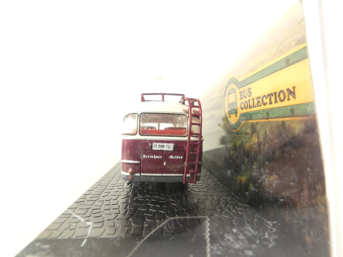Verzameling schaalmodellen – klassieke auto’s, bussen en Volkswagen-diorama - foto 17