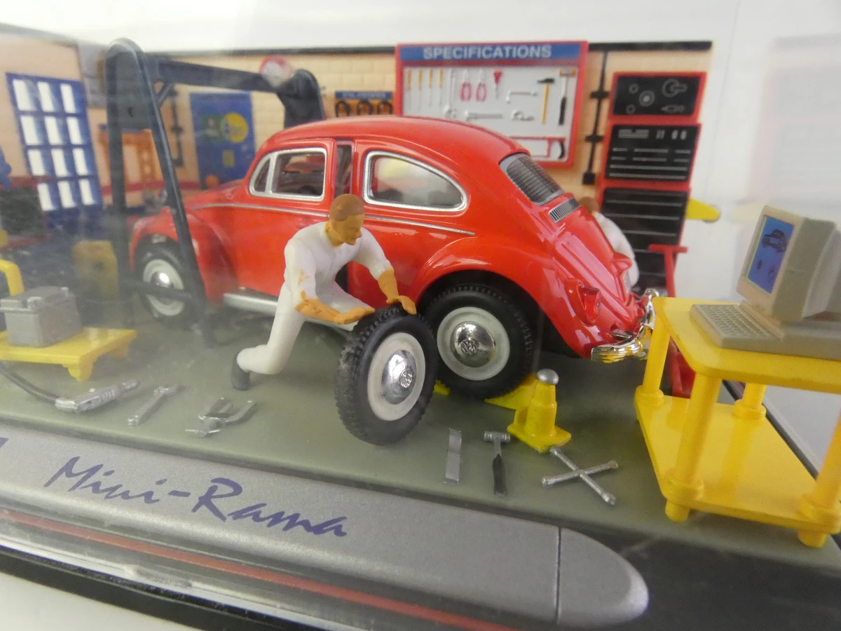 Verzameling schaalmodellen – klassieke auto’s, bussen en Volkswagen-diorama - foto 23