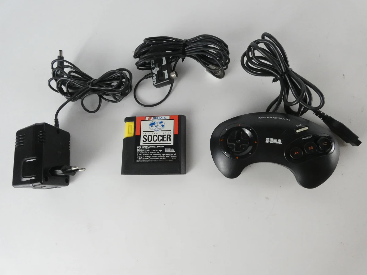 Sega Mega Drive 16-Bit – console met controller, kabels en gamecartridge - foto 11