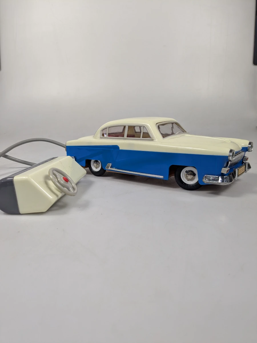 Vintage elektrisch speelgoedautootje met afstandsbediening – jaren ’60/’70 - foto 2