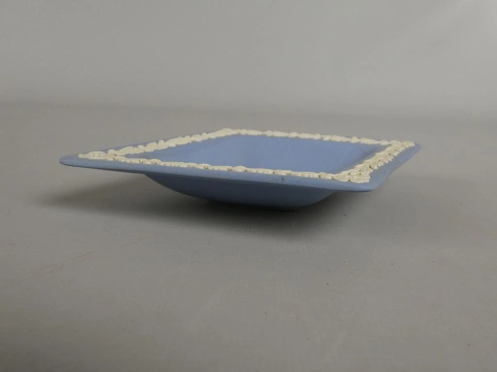 Blauw-Witte Wedgwood Asbak met Klassieke Reliëfafbeelding - foto 4