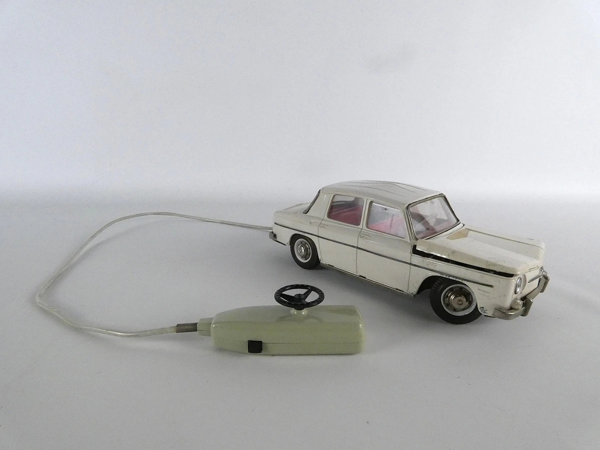 Vintage speelgoedauto Renault R8 – kavel bij De Kringwinkel, Heverlee
