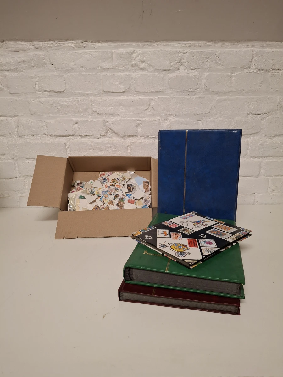 Lot Postzegels - foto 1