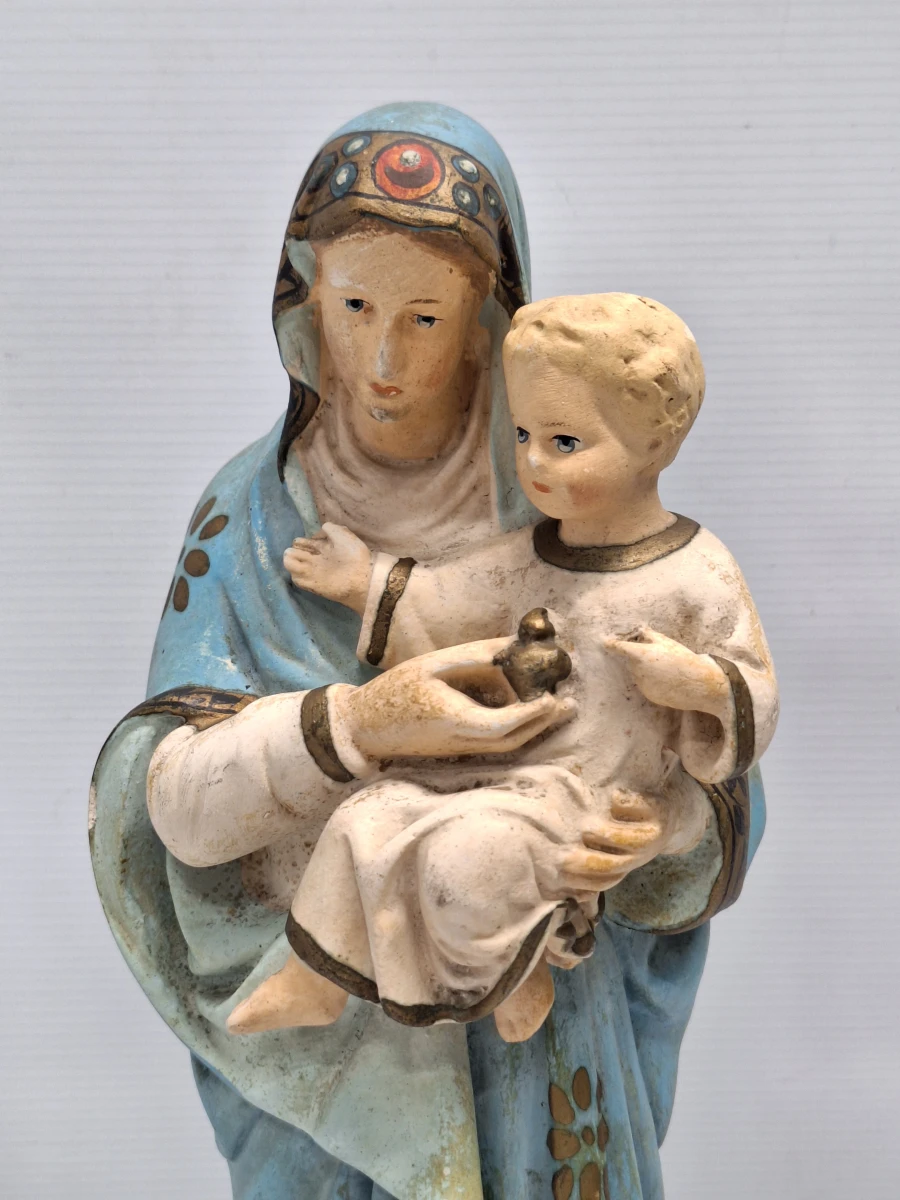 2 religieuze beelden waaronder Art Deco Maria buste en Madonna met kind onder glazen stolp - foto 12