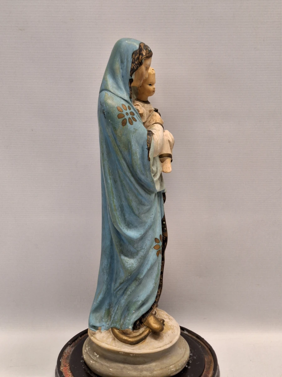 2 religieuze beelden waaronder Art Deco Maria buste en Madonna met kind onder glazen stolp - foto 14