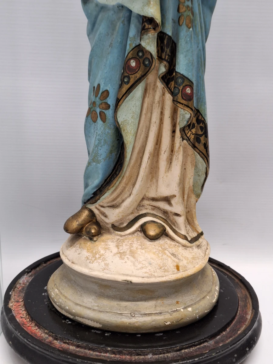 2 religieuze beelden waaronder Art Deco Maria buste en Madonna met kind onder glazen stolp - foto 13