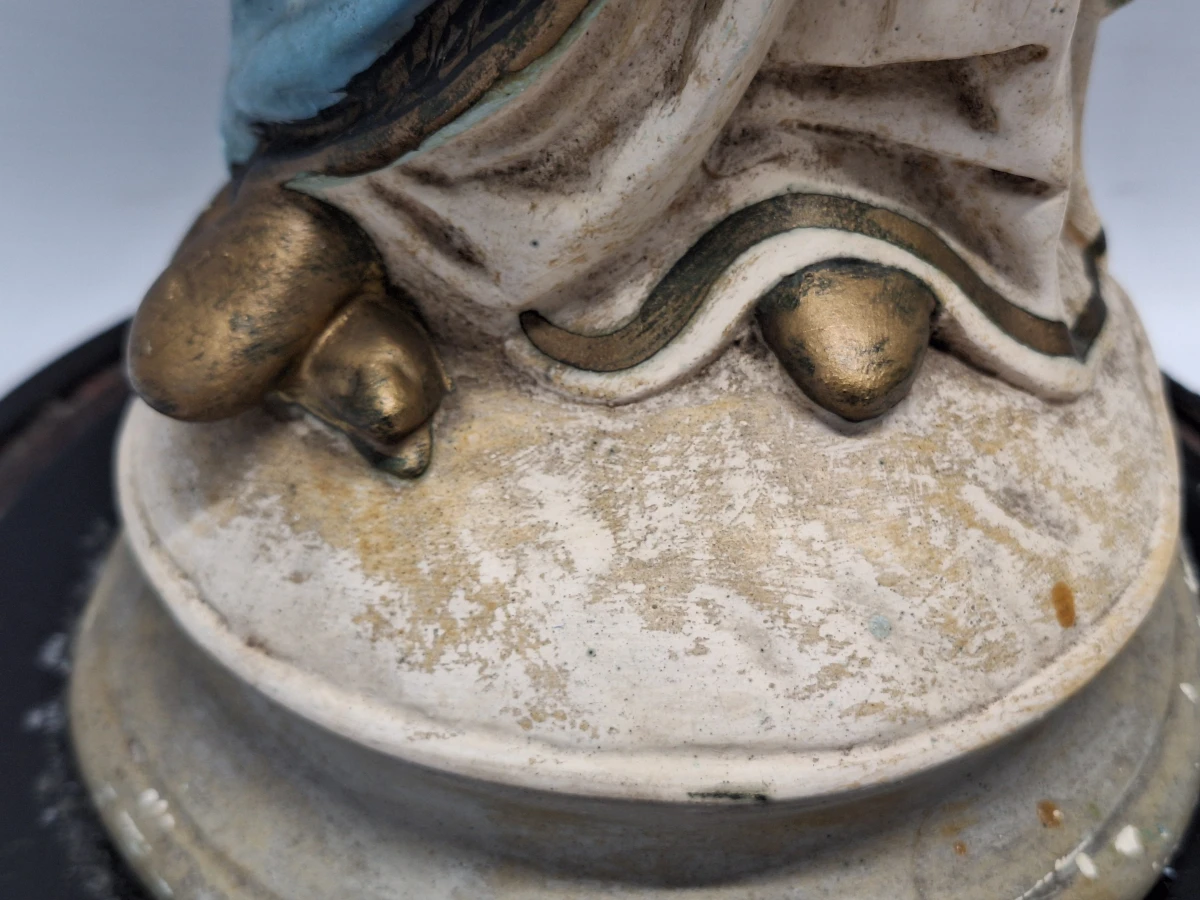 2 religieuze beelden waaronder Art Deco Maria buste en Madonna met kind onder glazen stolp - foto 15