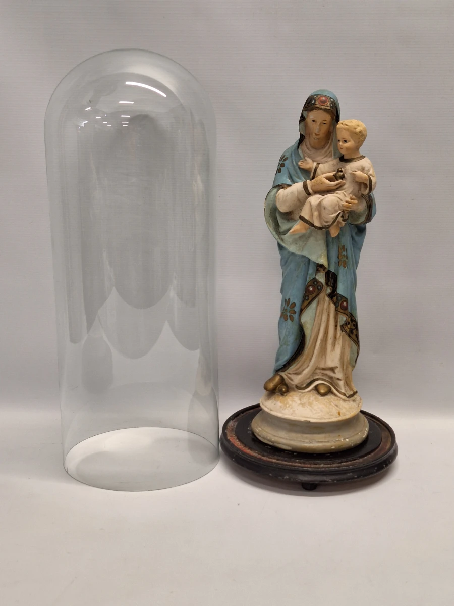 2 religieuze beelden waaronder Art Deco Maria buste en Madonna met kind onder glazen stolp - foto 11