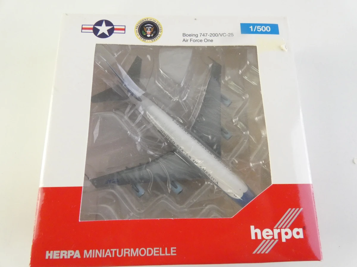 Verzameling modelvliegtuigen en militaire vliegtuigmodellen - foto 11
