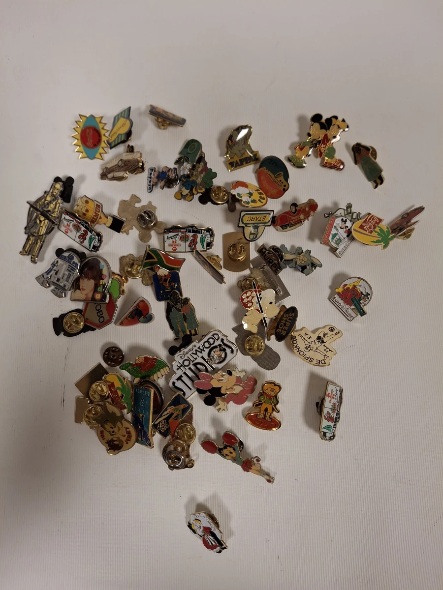 Verzameling vintage metalen en geëmailleerde speldjes Disney - foto 5