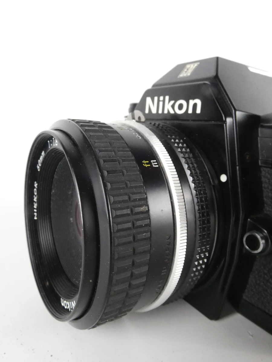 Vintage Nikon EM 35mm spiegelreflexcamera met Nikkor 50mm f/1.8-objectief - foto 6
