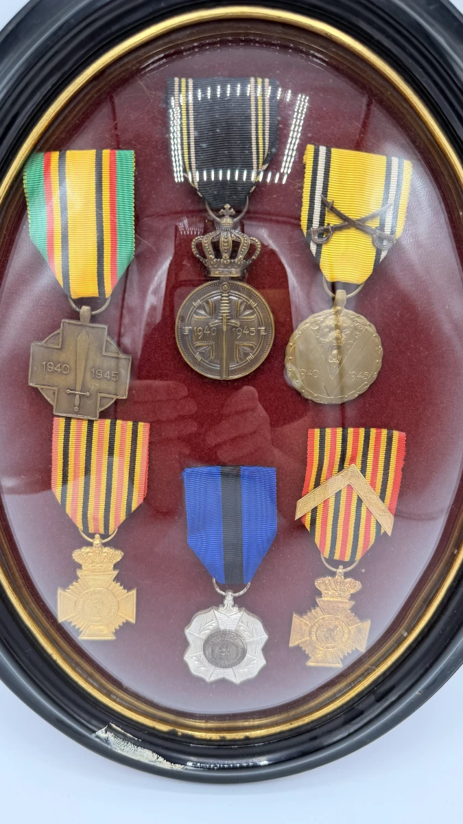 Verzameling Belgische militaire en burgerlijke onderscheidingen - foto 2