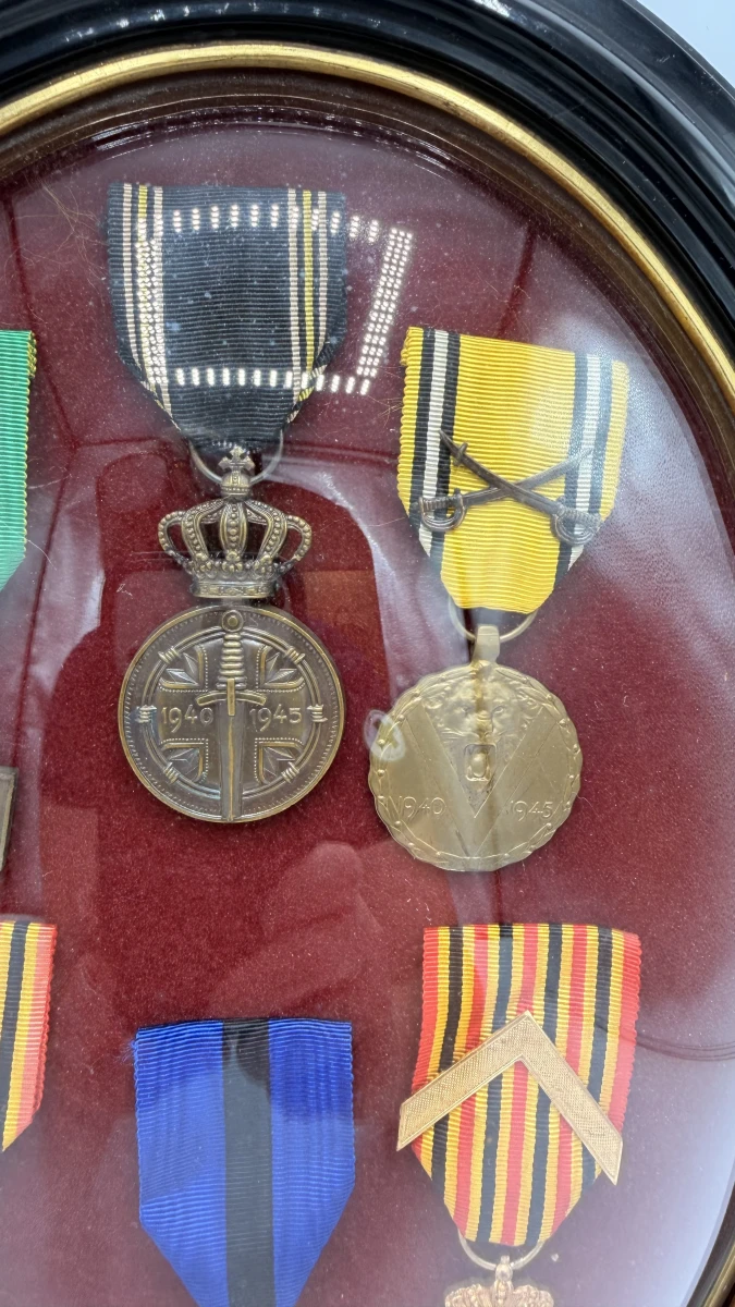 Verzameling Belgische militaire en burgerlijke onderscheidingen - foto 4