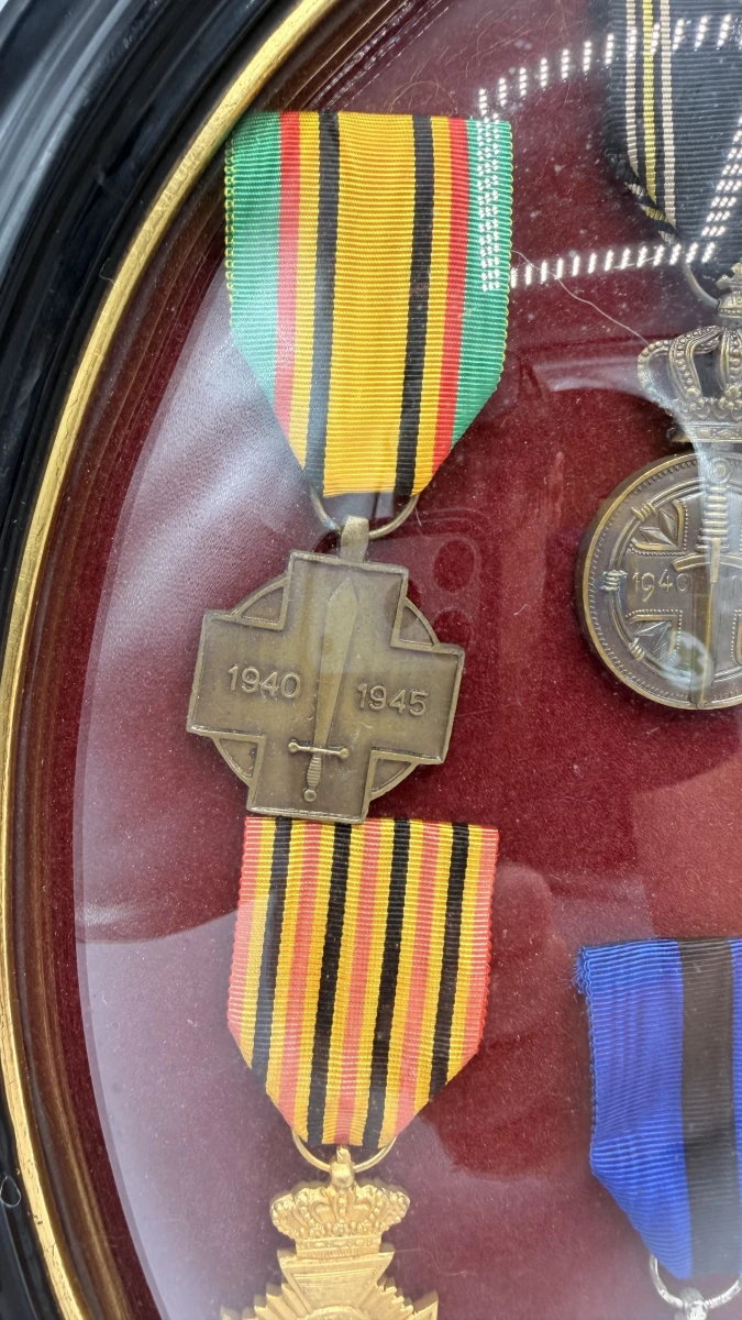Verzameling Belgische militaire en burgerlijke onderscheidingen - foto 3