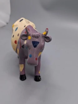 Twee decoratieve kunstkoeien uit de bekende CowParade collectie - foto 5