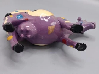 Twee decoratieve kunstkoeien uit de bekende CowParade collectie - foto 4