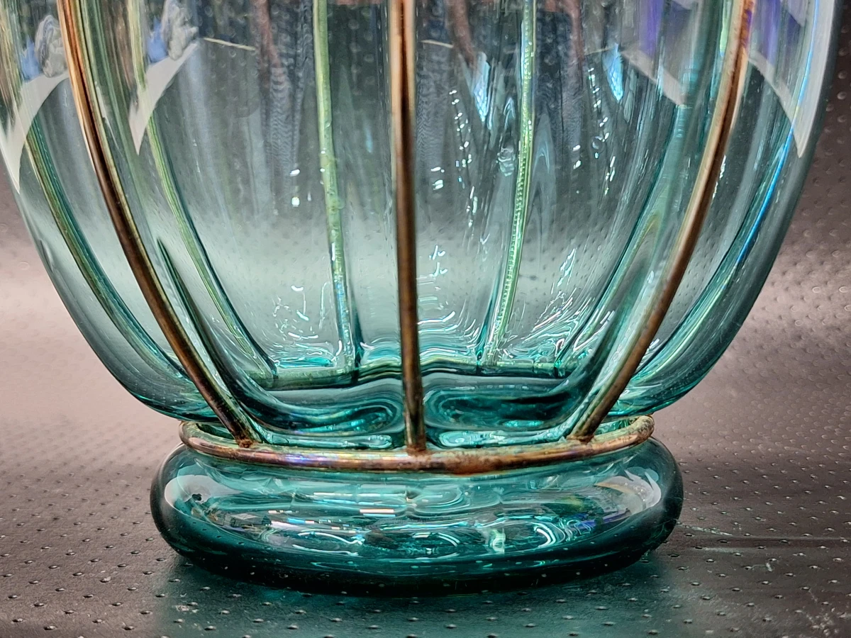 Vintage turquoise glazen vaas in Murano-stijl met metalen frame - foto 10
