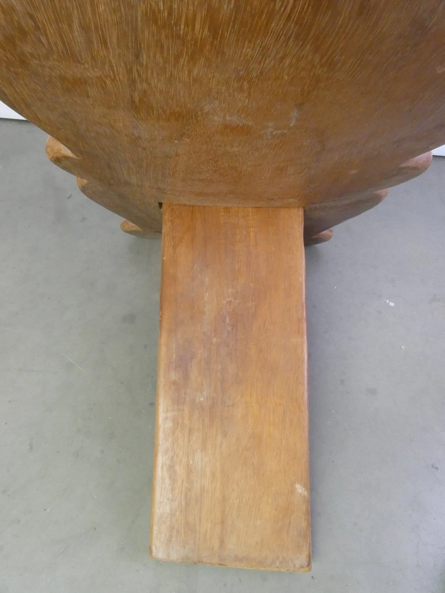 Afrikaans geïnspireerde, handgesneden houten vloerstoel - foto 8