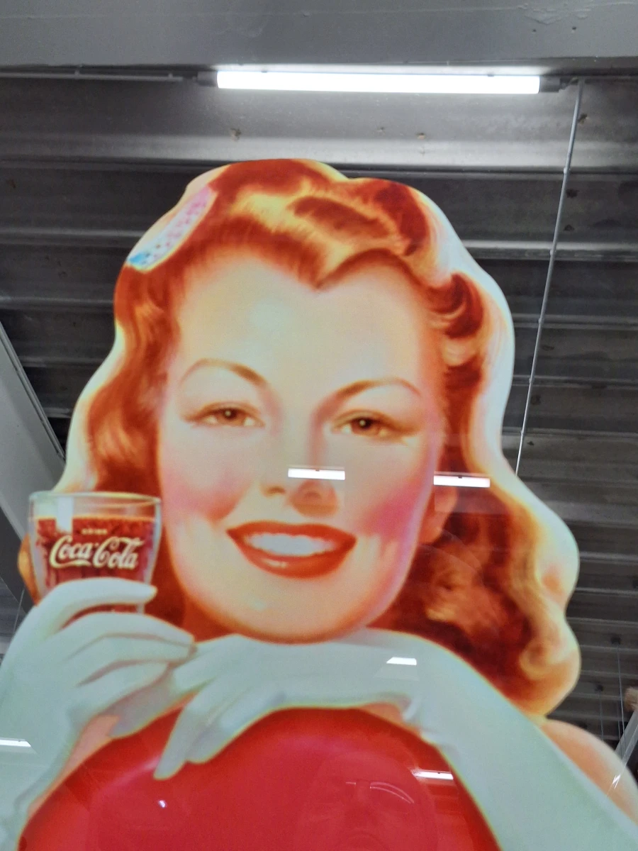 Vintage Coca-Cola reclamespiegel - klassieke pin-up girl met glas - foto 3