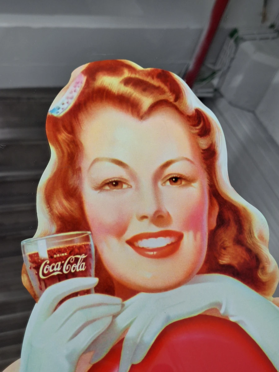 Vintage Coca-Cola reclamespiegel - klassieke pin-up girl met glas - foto 7