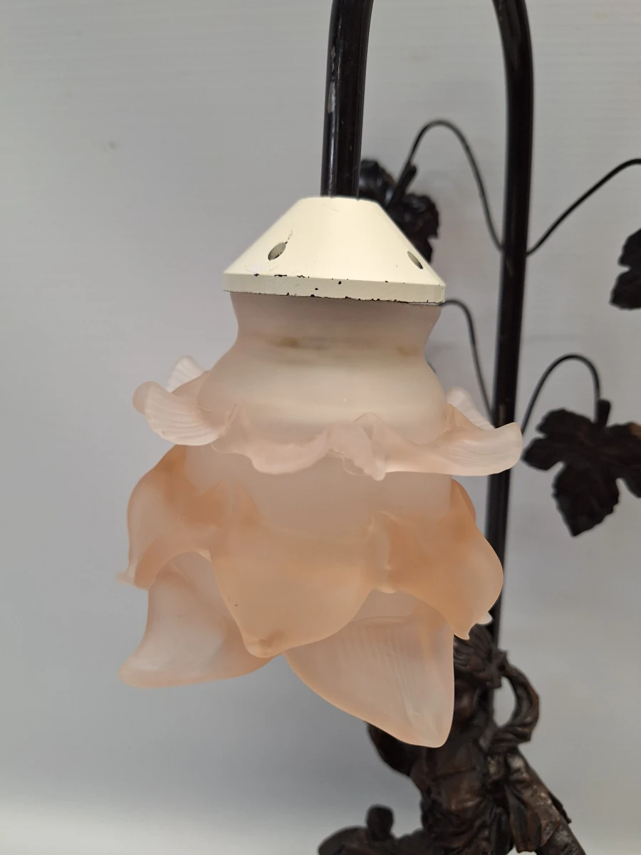 Figurale Art Nouveau-stijl tafellamp - Herderin met schaap en bloemvormige kap - foto 6
