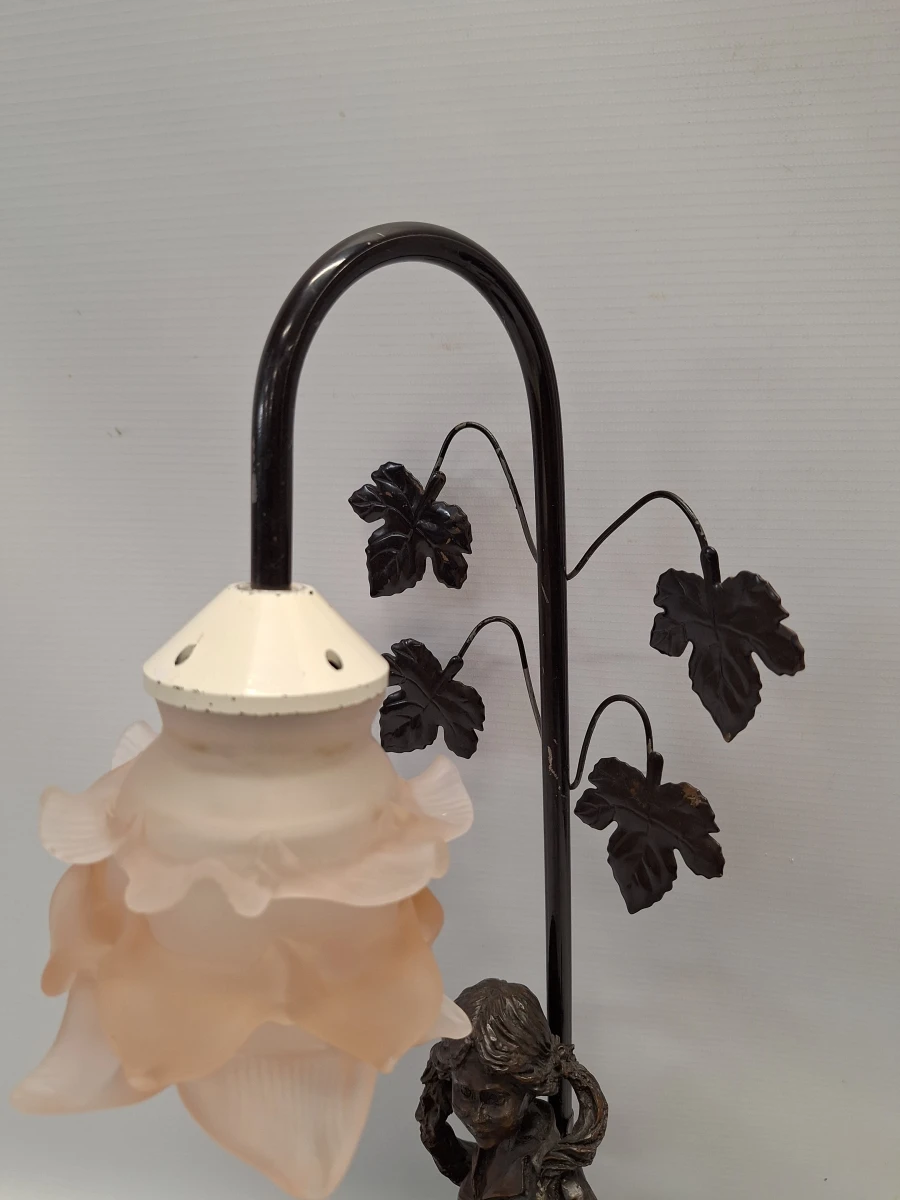 Figurale Art Nouveau-stijl tafellamp - Herderin met schaap en bloemvormige kap - foto 5