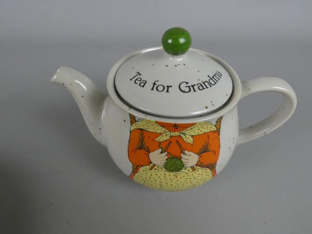 "Tea for Grandma" theeservies met kop, schotel en theepot - foto 5