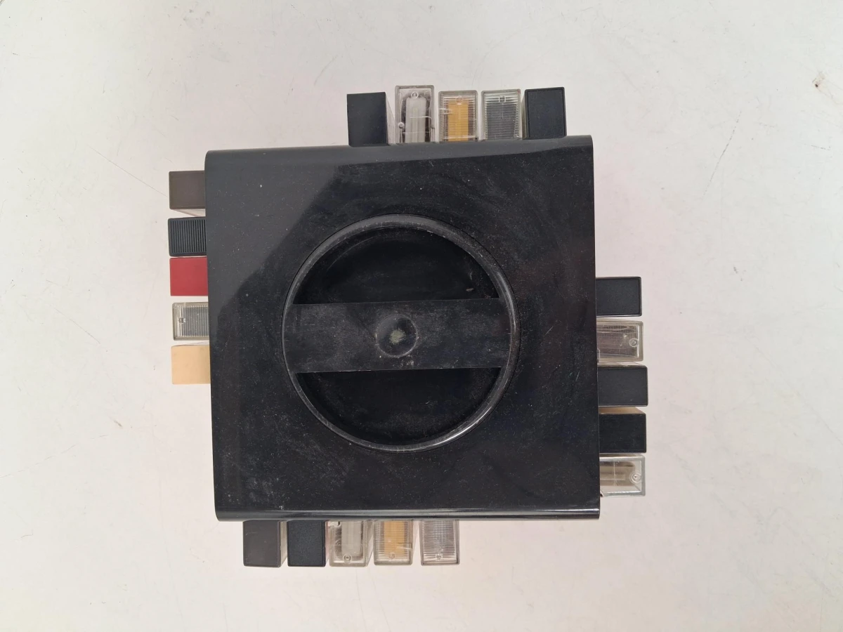 Cassettecarousel gevuld met muziekcassettes