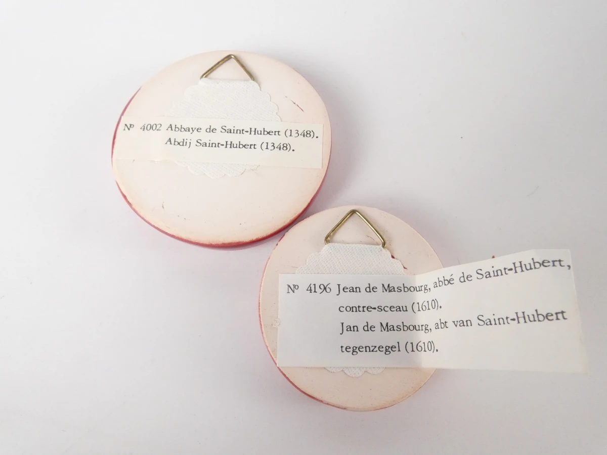 Set van 12 decoratieve reliëfplaquettes of zegelreproducties - foto 7