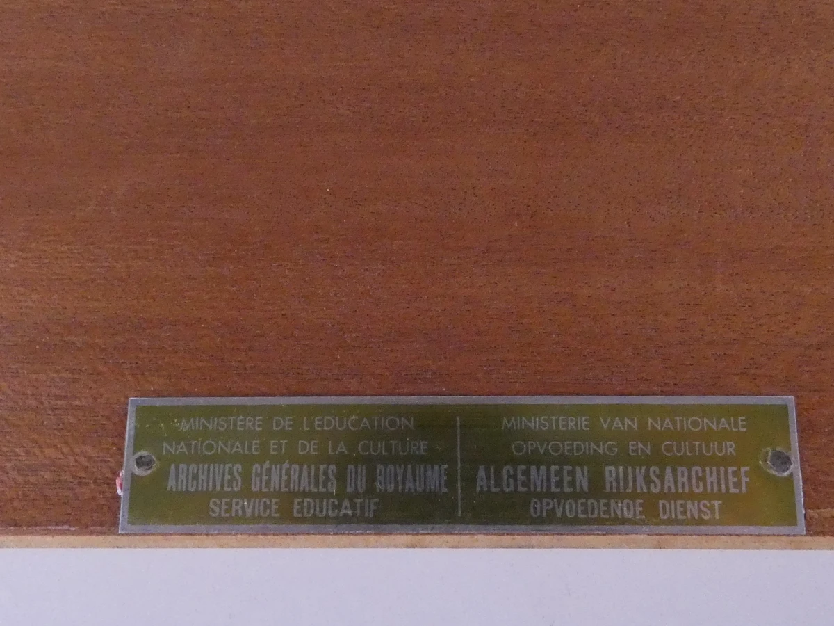 Set van 12 decoratieve reliëfplaquettes of zegelreproducties - foto 16