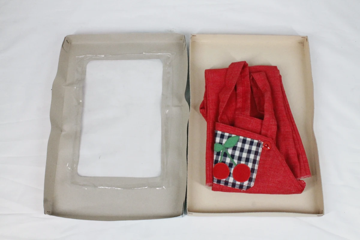 Vintage rode peuteroverall – kavel bij De Kringwinkel, Brecht