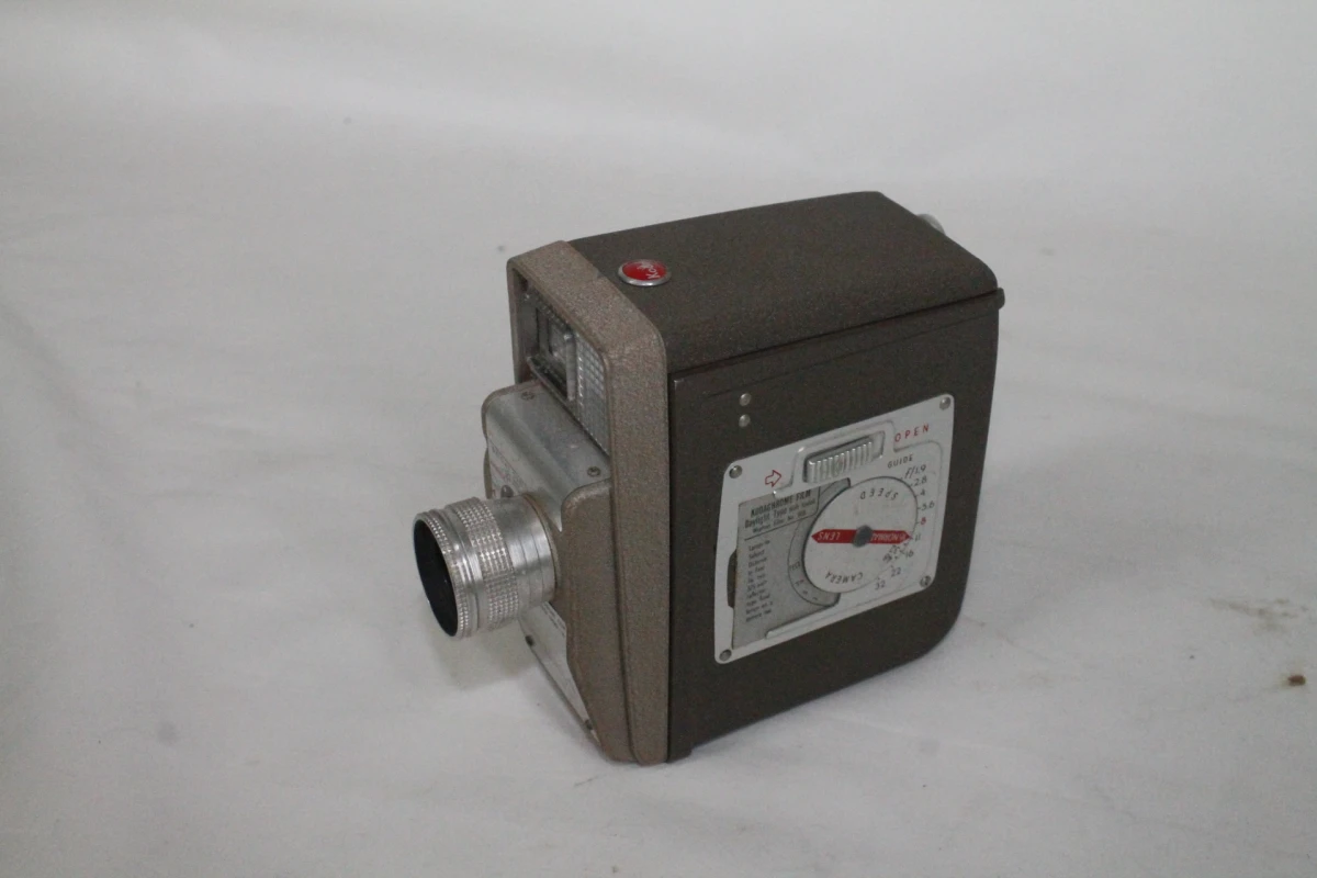 Cine-Kodak Medallion 8 Movie Camera - foto 2