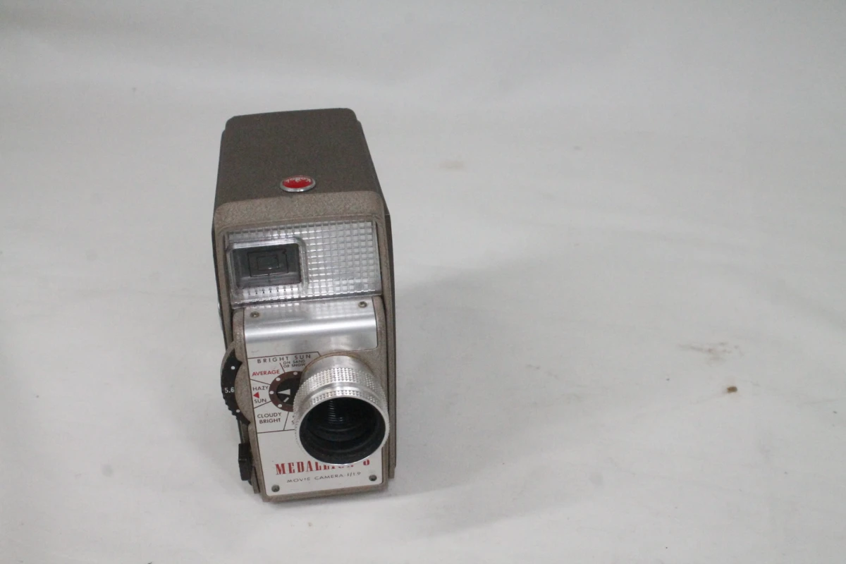 Cine-Kodak Medallion 8 Movie Camera - foto 3