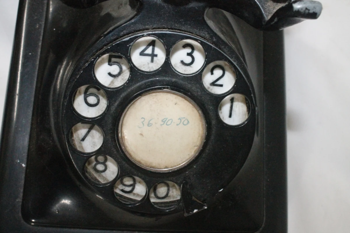 Klassieke antieke draaischijftelefoon - foto 4