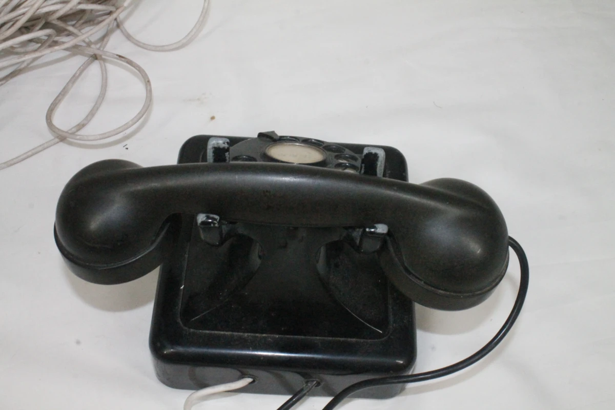 Klassieke antieke draaischijftelefoon - foto 5