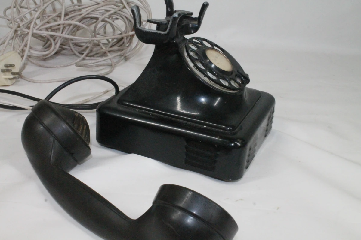 Klassieke antieke draaischijftelefoon - foto 3