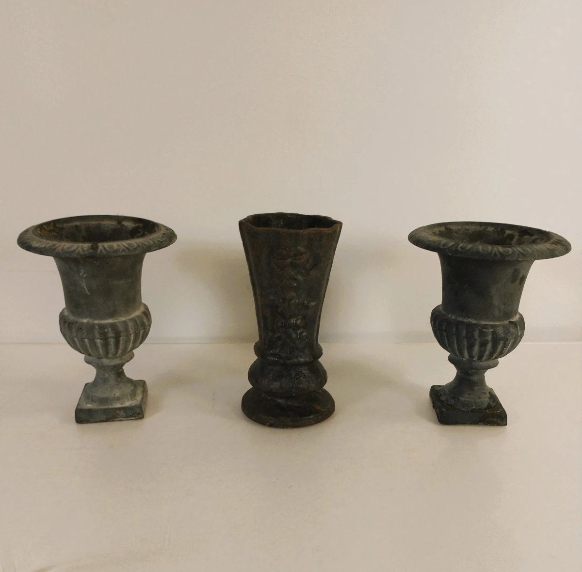 Set van drie metalen sierbloempotten of cachepots in klassieke stijl - foto 5
