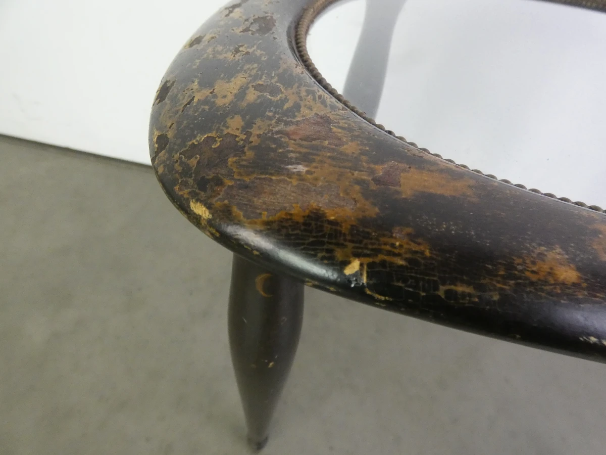 Halfovale salontafel met een houten frame en een glazen blad - foto 14