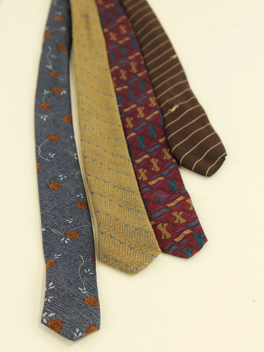 Lot van 4 vintage zijden designerstropdassen - Yves Saint Laurent, Christian Dior, Valentino & Lanvin - foto 3